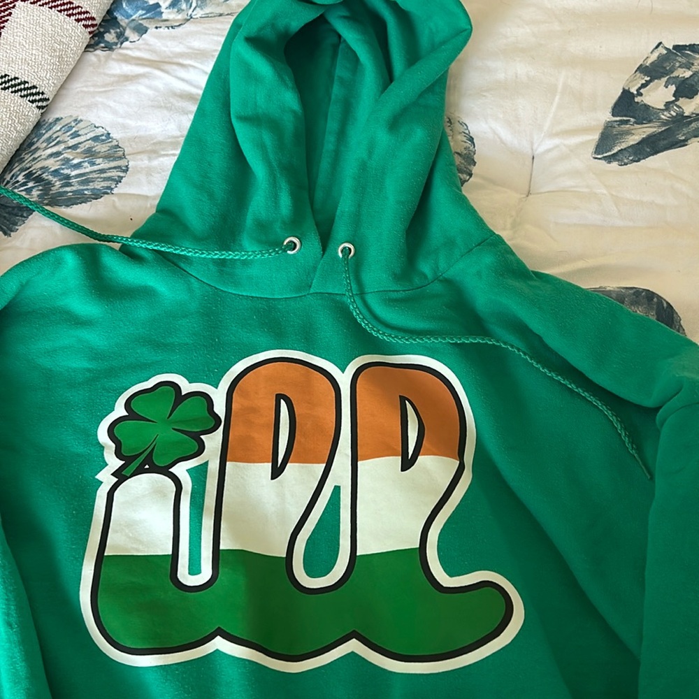 Fun ill sweatshirt.  Excellent condition 2xl